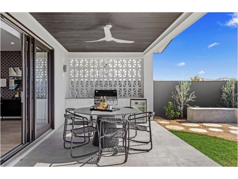 4 RANI STREET, Newport QLD 4020