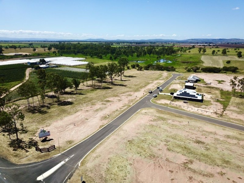 7 Maragon Court, Lake Clarendon QLD 4343