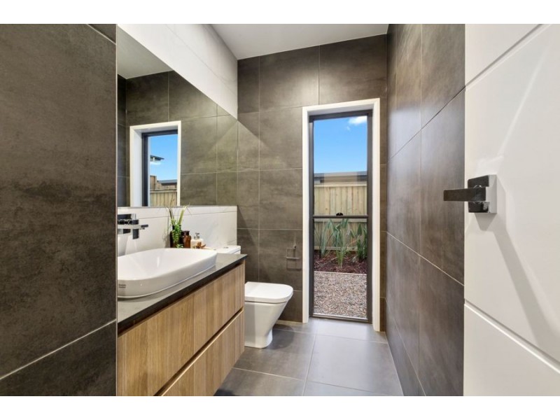 52 Windsor Drive, Upper Kedron QLD 4055