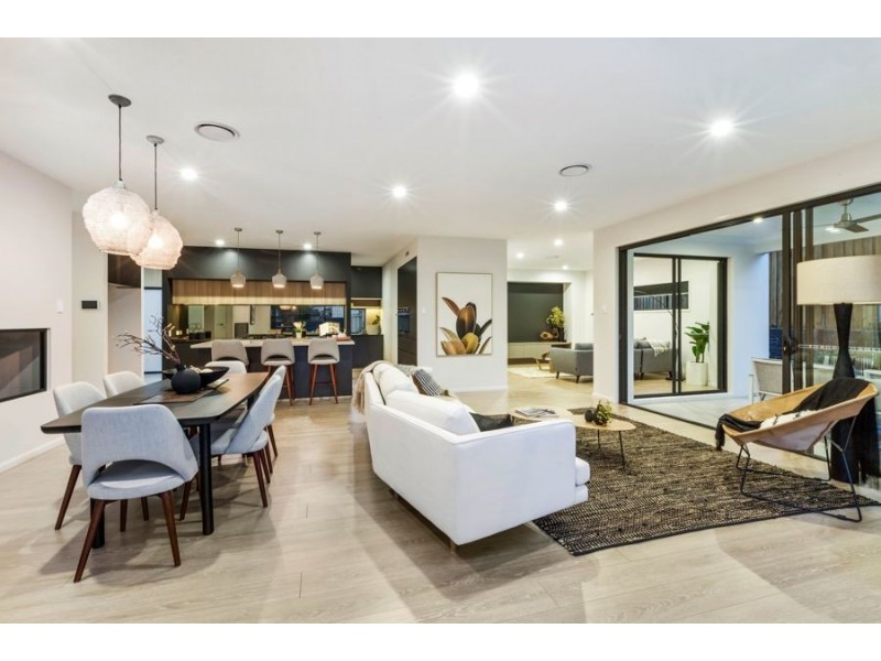 52 Windsor Drive, Upper Kedron QLD 4055