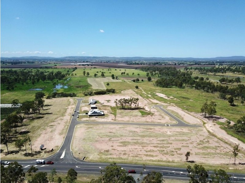 1 Maragon Court, Lake Clarendon QLD 4343