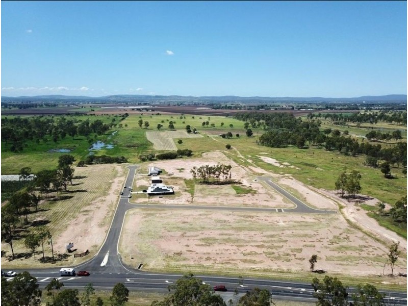 4 Lockyer Drive, Lake Clarendon QLD 4343