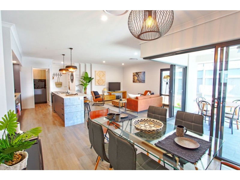 61 Oakey Creek Road, Coomera QLD 4209