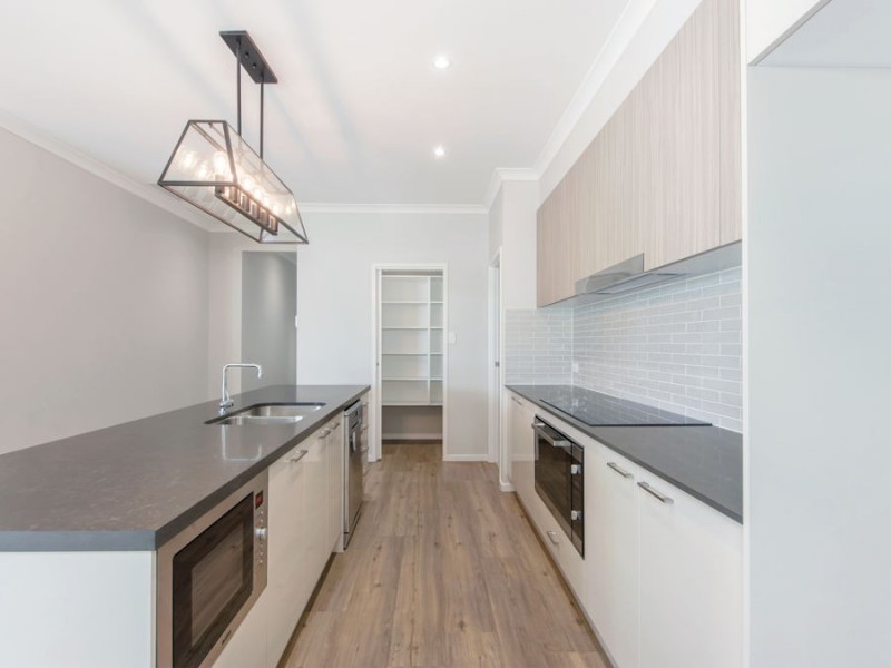117 Sovereign Drive, Deebing Heights QLD 4306