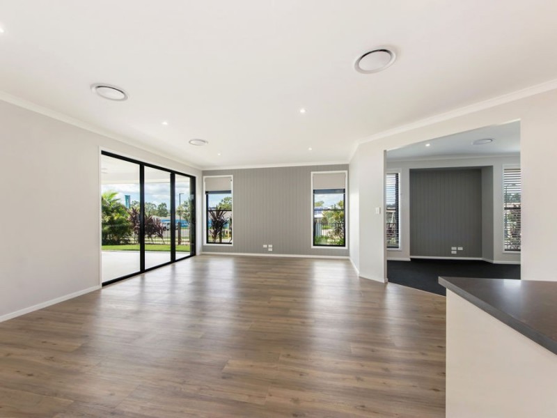 117 Sovereign Drive, Deebing Heights QLD 4306