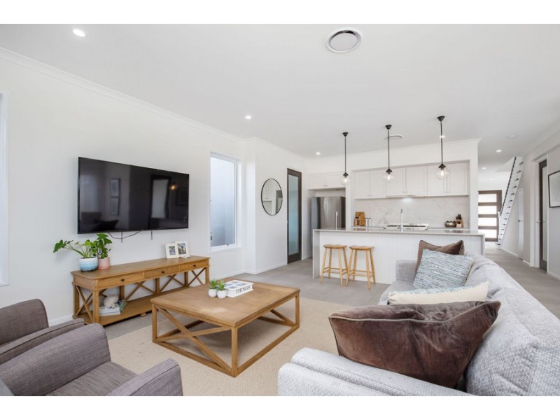 94 Citron Crescent, Helensvale QLD 4212