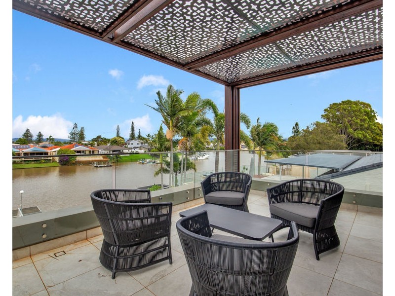 8 Fremar Street, Broadbeach Waters QLD 4218