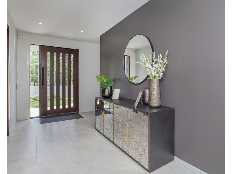 8 Fremar Street, Broadbeach Waters QLD 4218