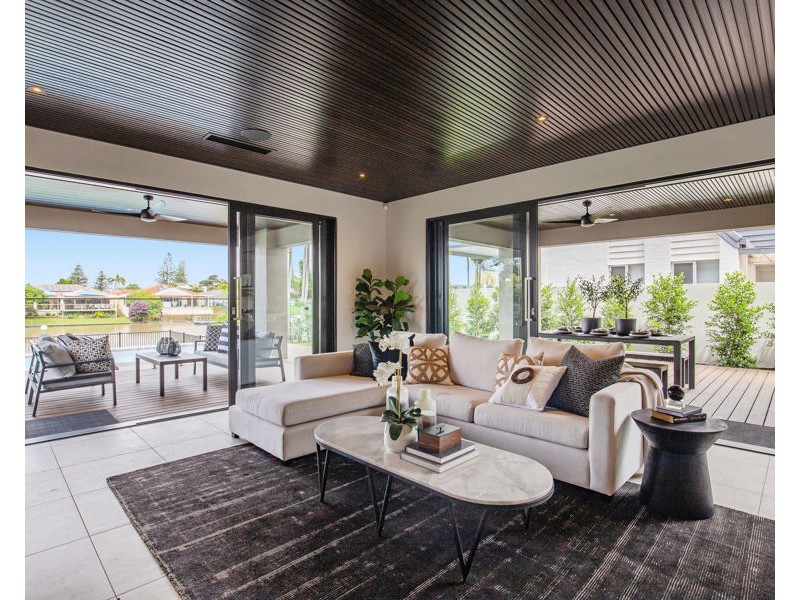 8 Fremar Street, Broadbeach Waters QLD 4218