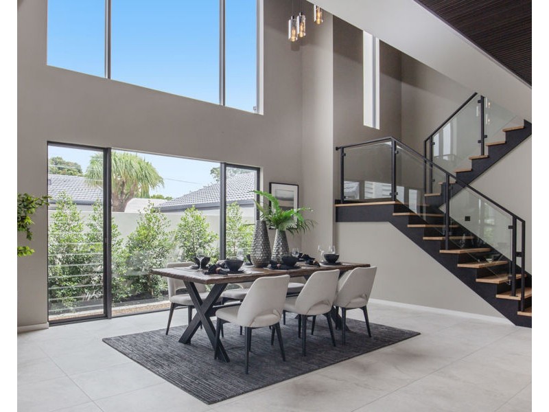 8 Fremar Street, Broadbeach Waters QLD 4218