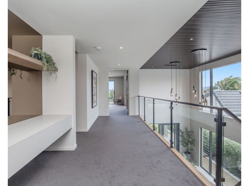 8 Fremar Street, Broadbeach Waters QLD 4218