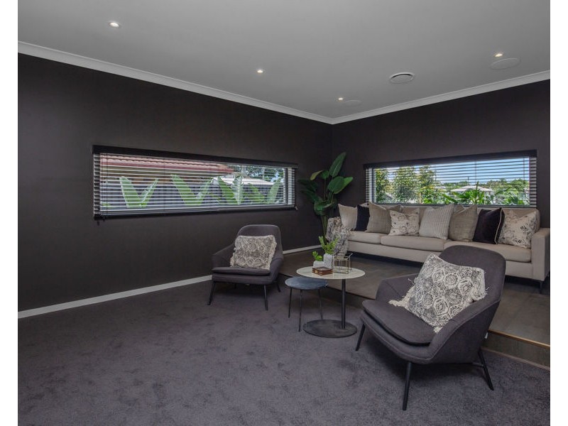 8 Fremar Street, Broadbeach Waters QLD 4218