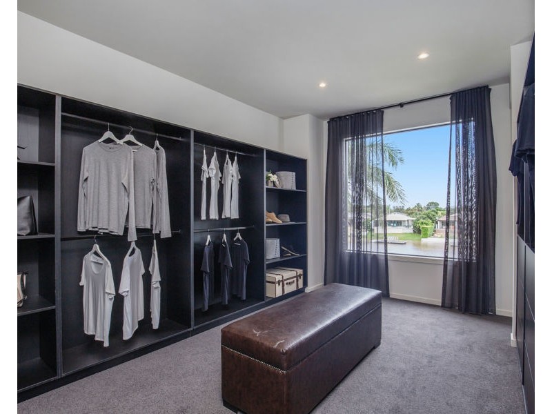 8 Fremar Street, Broadbeach Waters QLD 4218