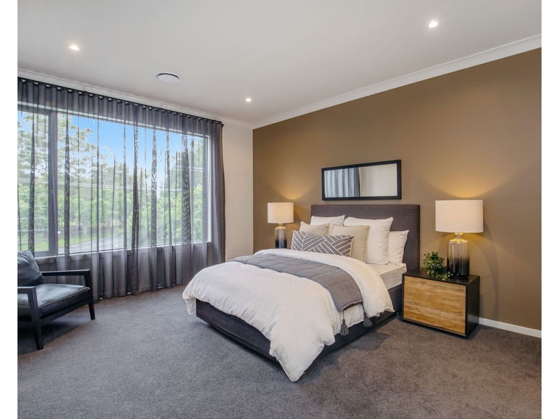 8 Fremar Street, Broadbeach Waters QLD 4218