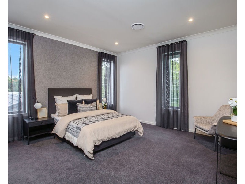 8 Fremar Street, Broadbeach Waters QLD 4218