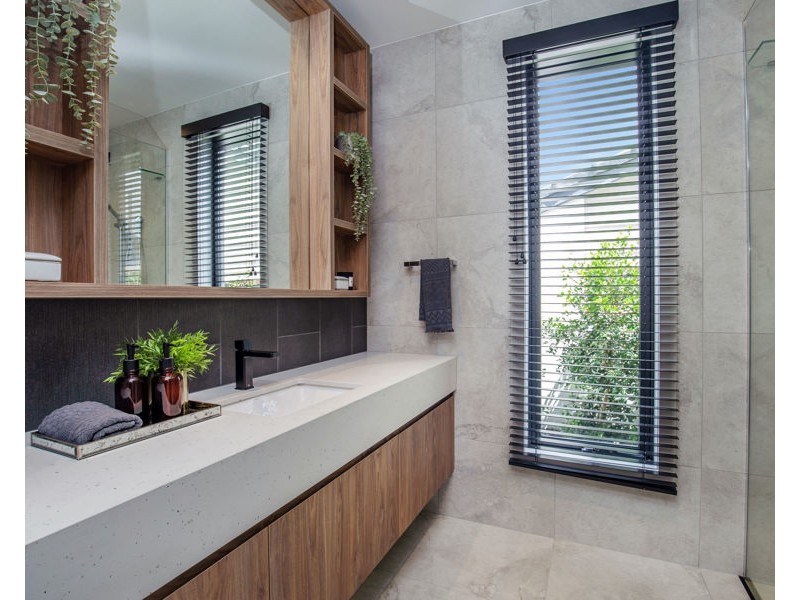 8 Fremar Street, Broadbeach Waters QLD 4218