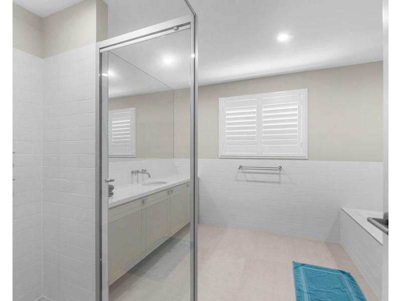 16 Turnberry Way, Brookwater QLD 4300