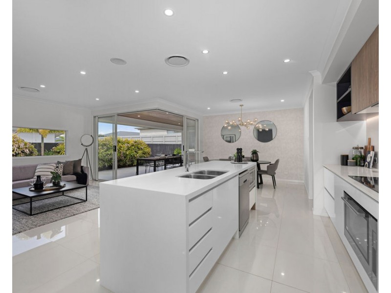11 Houston Street, Spring Mountain QLD 4124