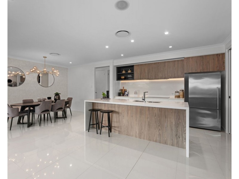 11 Houston Street, Spring Mountain QLD 4124