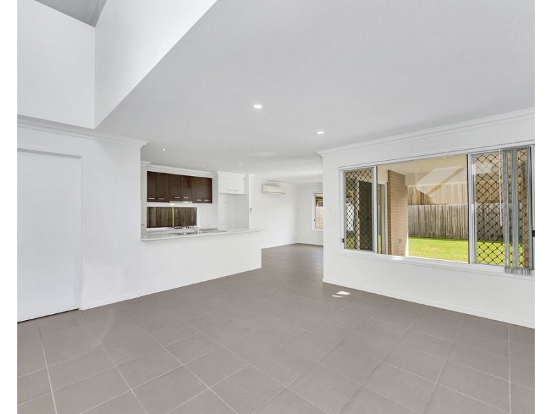 10 Pine Place, Upper Kedron QLD 4055