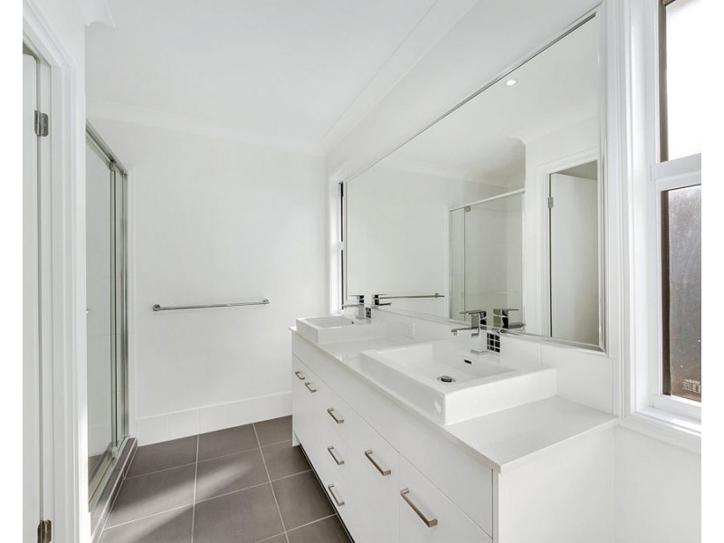 10 Pine Place, Upper Kedron QLD 4055