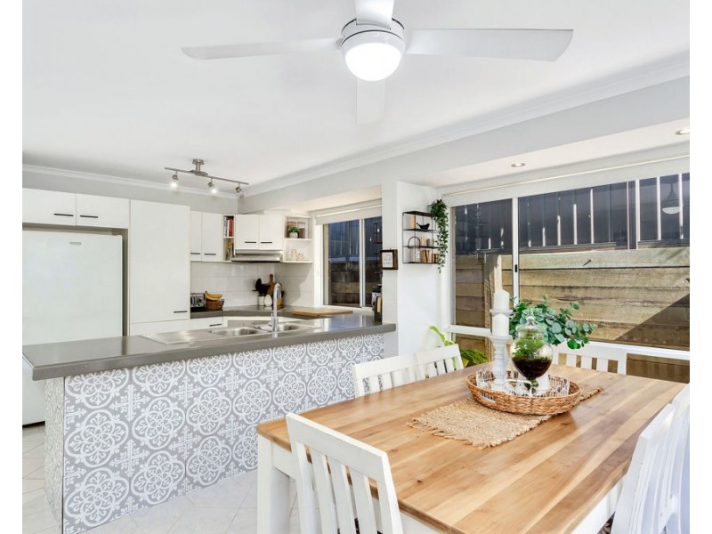 20 Queen Elizabeth Drive, Eatons Hill QLD 4037