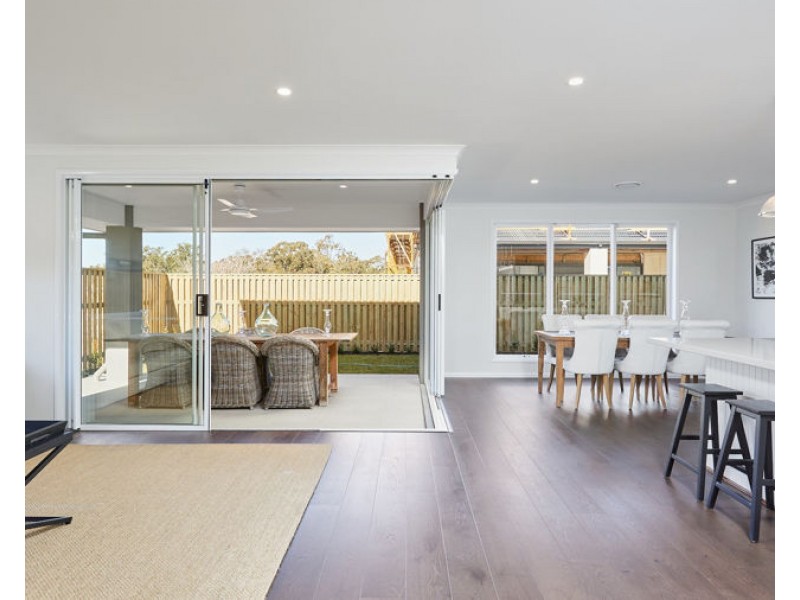 54 Meadow Circuit, Helensvale QLD 4212