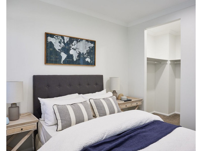 54 Meadow Circuit, Helensvale QLD 4212
