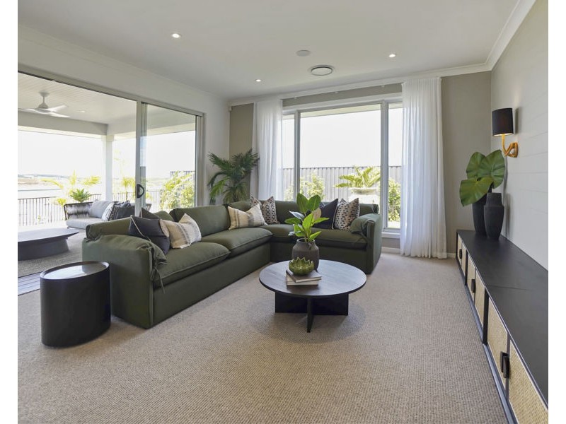 67 Spring Way, Nikenbah QLD 4655