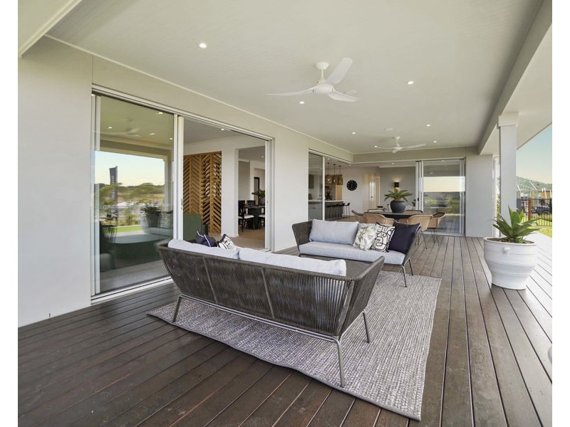 67 Spring Way, Nikenbah QLD 4655