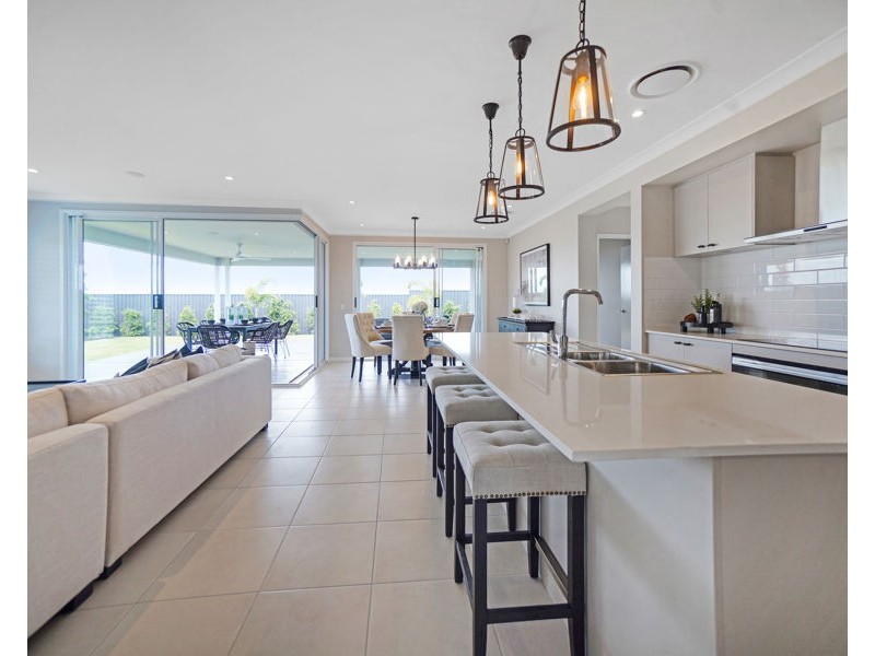 65 Spring Way, Nikenbah QLD 4655