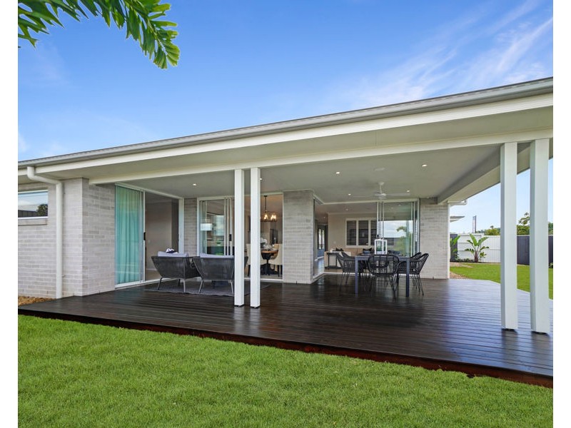 65 Spring Way, Nikenbah QLD 4655