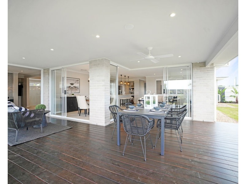 65 Spring Way, Nikenbah QLD 4655