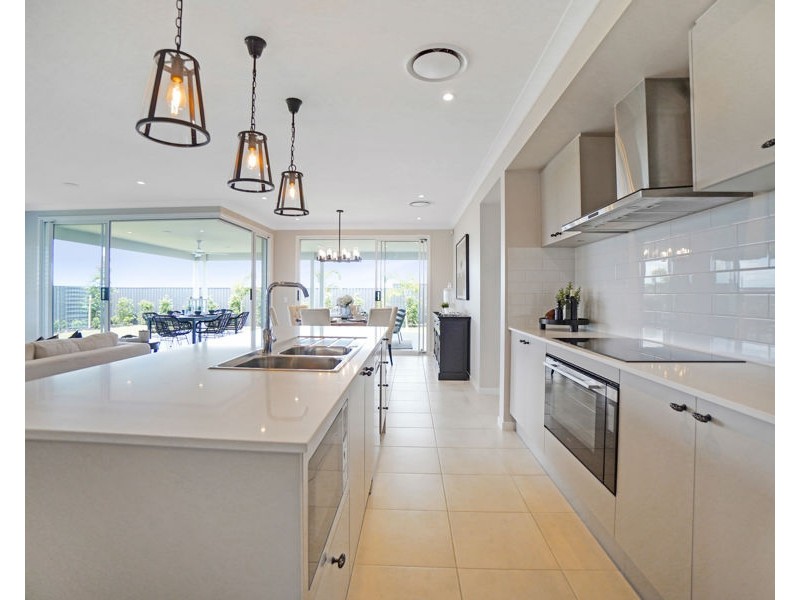 65 Spring Way, Nikenbah QLD 4655