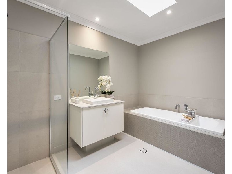 11 Jingeri Street, Redland Bay QLD 4165