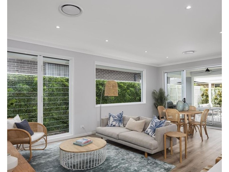 11 Cypress Street, Park Ridge QLD 4125