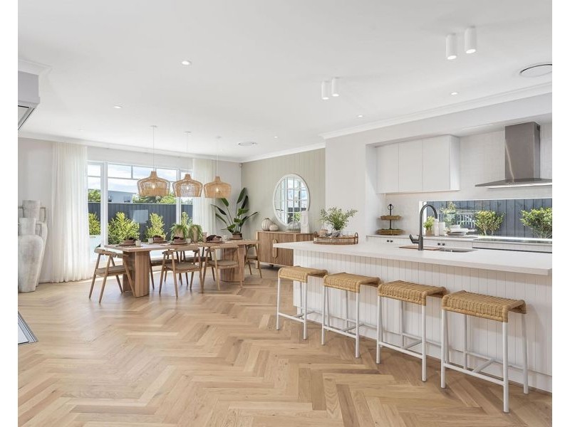 60 Government Road, Labrador QLD 4215