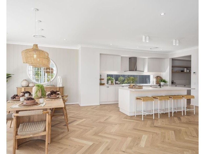 60 Government Road, Labrador QLD 4215