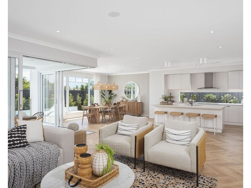 60 Government Road, Labrador QLD 4215