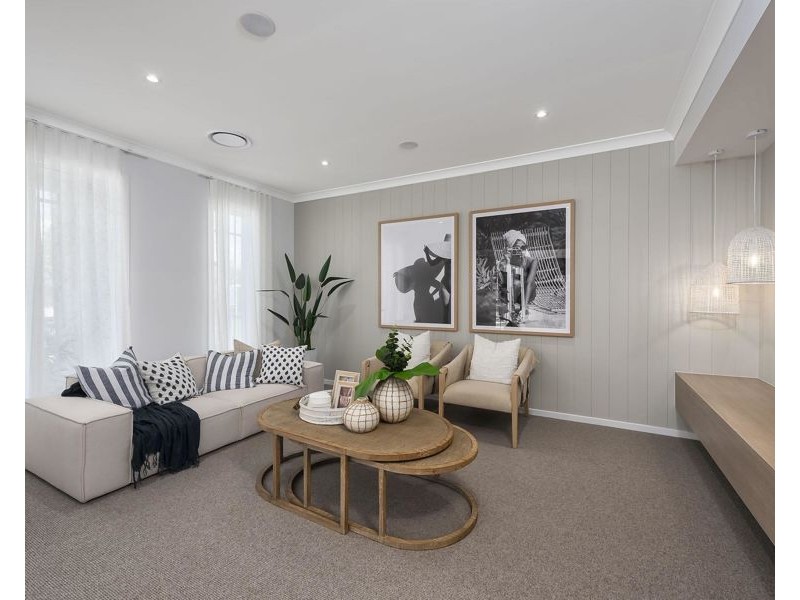 60 Government Road, Labrador QLD 4215