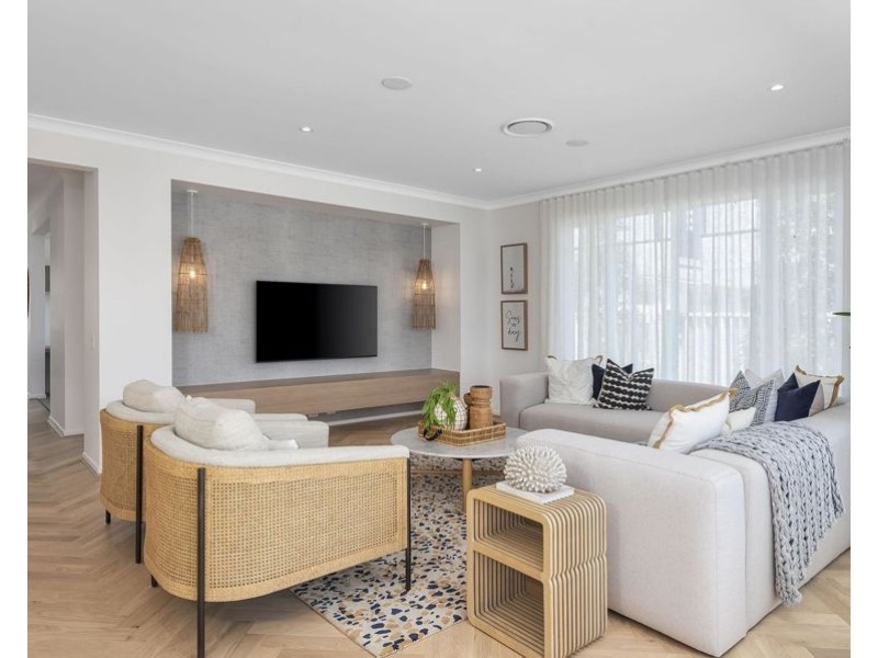 60 Government Road, Labrador QLD 4215