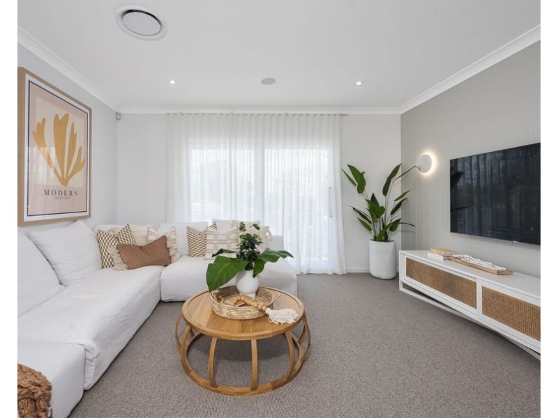 60 Government Road, Labrador QLD 4215