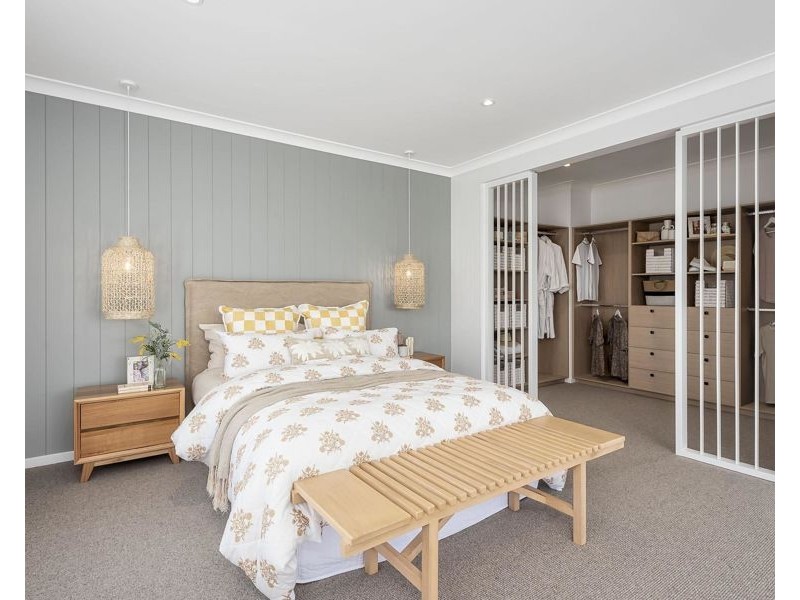 60 Government Road, Labrador QLD 4215