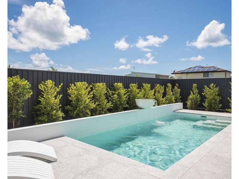 60 Government Road, Labrador QLD 4215