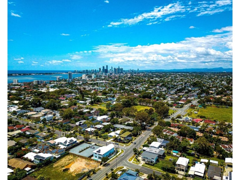 60 Government Road, Labrador QLD 4215