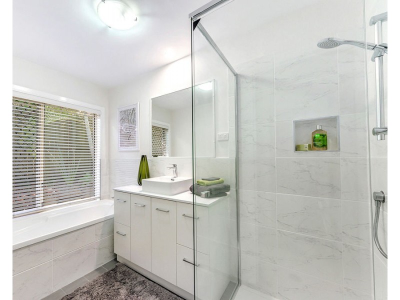 3 Zorina Court, Eatons Hill QLD 4037