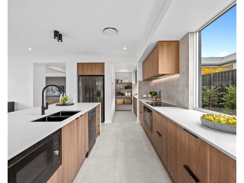 17 Foley Way, White Rock QLD 4306