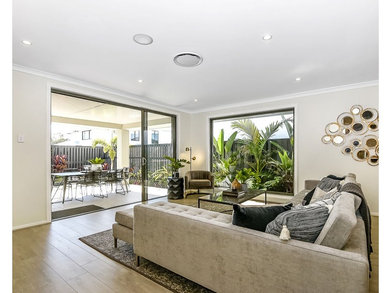 14 Clover Way, Helensvale QLD 4212
