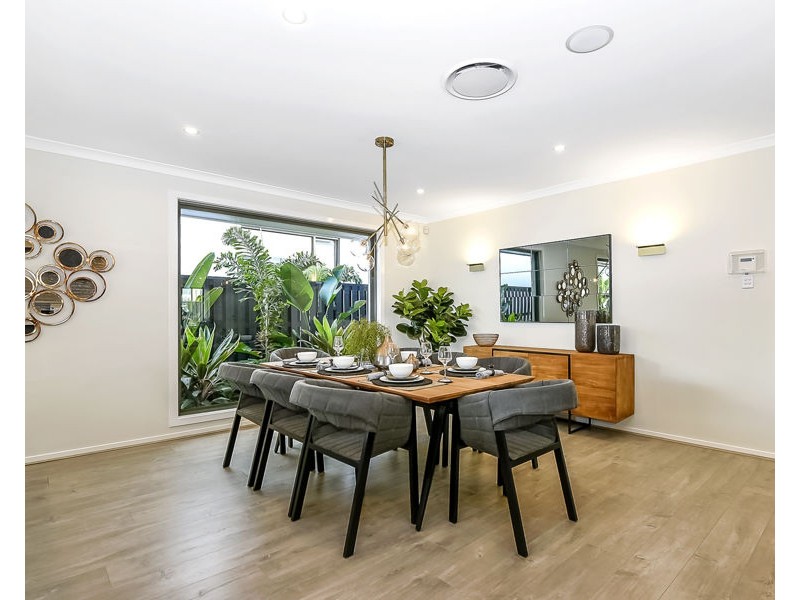 14 Clover Way, Helensvale QLD 4212