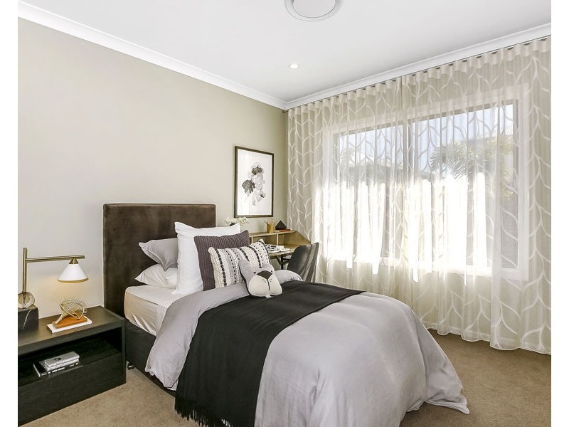 14 Clover Way, Helensvale QLD 4212